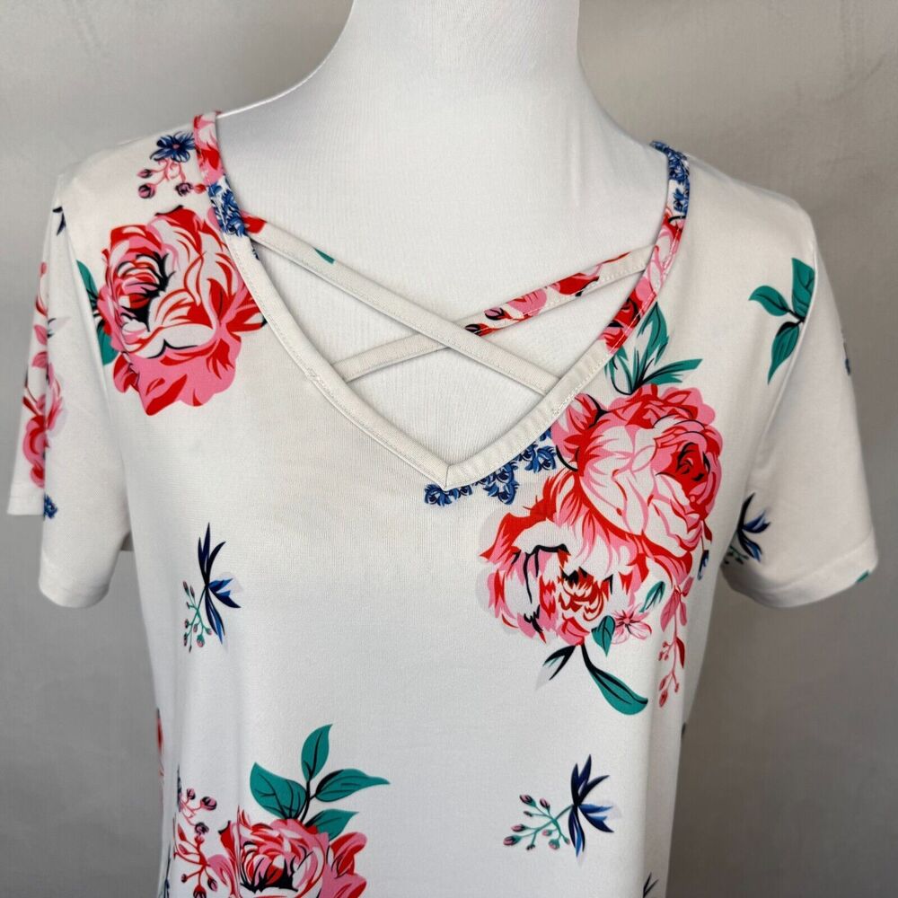 Tickled Women Sz L Dusty White Floral Tunic Short Sleeve Strappy Front Neckline - Picture 2 of 7